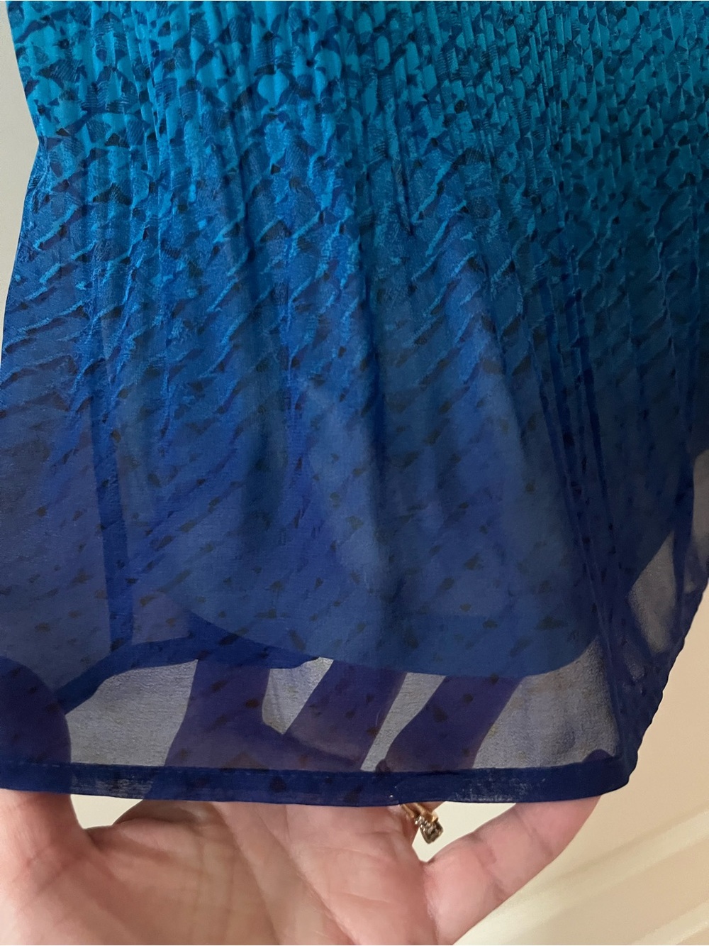 Roz & Ali Textured Royal Blue Ombre V-Neck Sleeveless Blouse Size XL - Picture 7 of 14
